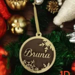 Personalizirana božićna kuglica s imenom, savršena za božićno drvce.