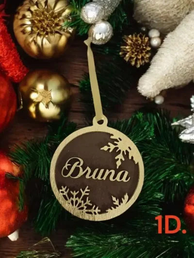 Personalizirana božićna kuglica s imenom, savršena za božićno drvce.