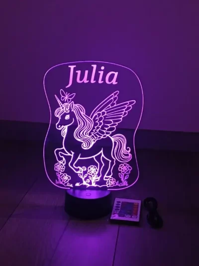 Personalizirana LED svjetiljka s ugraviranim jednorogom i imenom