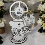 dekoracija za Prvu svetu pričest s IHS i kaležom