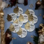 Okrugli magnet zahvalnica za Prvu svetu pričest s motivom kaleža i imenom