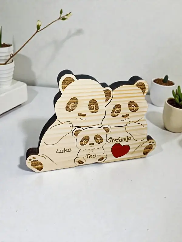 Dart_dizajn_panda_puzle 2 Personalizirana drvena obiteljska dekoracija s imenima